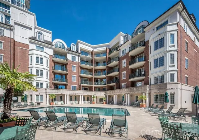 Photo 1 of Condo for sale at 300 W 5th St #318, Charlotte, NC 28202 | MLS# 4417454 | Listing updated on 2026-09-15