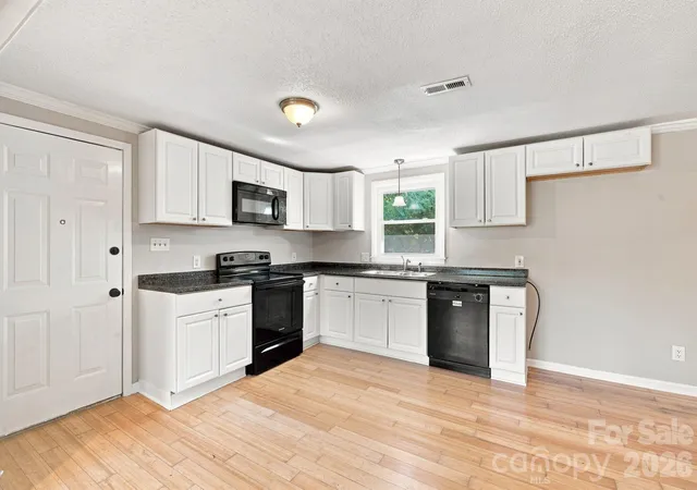 Photo 3 of Single family home for sale at 1021 S Caldwell Ave, Newton, NC 28658 | MLS# 4417463 | Listing updated on 2026-10-01