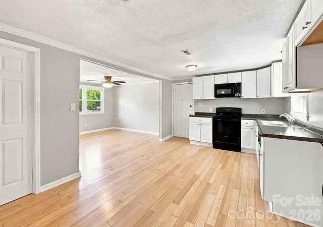 Photo 3 of Single family home for sale at 1021 S Caldwell Ave, Newton, NC 28658 | MLS# 4417463 | Listing updated on 2026-10-19