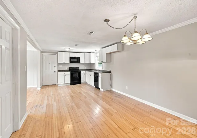 Photo 4 of Single family home for sale at 1021 S Caldwell Ave, Newton, NC 28658 | MLS# 4417463 | Listing updated on 2026-10-19