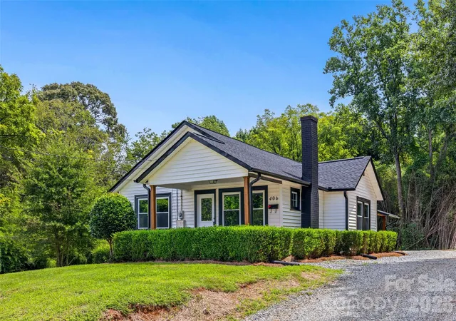 1st image of 406 Green St, Lincolnton, NC 28092 | MLS# 4417483