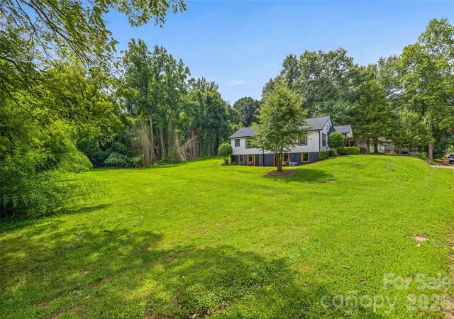 Photo 3 of Single family home for sale at 406 Green St, Lincolnton, NC 28092 | MLS# 4417483 | Listing updated on 2026-09-28