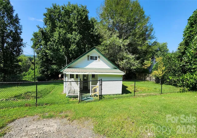 Photo 4 of Single family home for sale at 844 Connahetta St, Murphy, NC 28906 | MLS# 4417498 | Listing updated on 2026-09-22