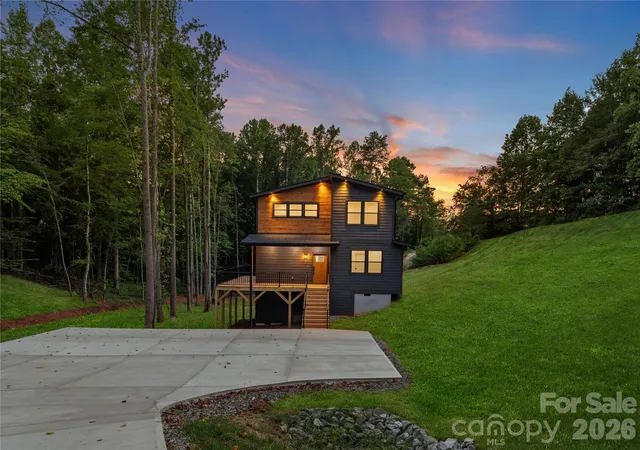 Photo 2 of Single family home for sale at 129 Quiet Woods Dr, Leicester, NC 28748 | MLS# 4417531 | Listing updated on 2026-08-30