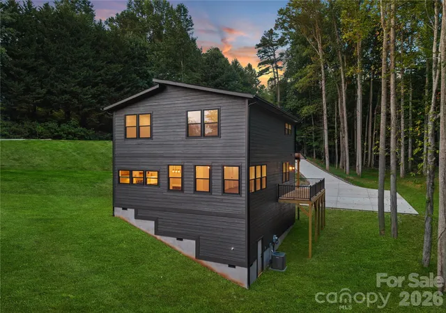 Photo 4 of Single family home for sale at 129 Quiet Woods Dr, Leicester, NC 28748 | MLS# 4417531 | Listing updated on 2026-08-30
