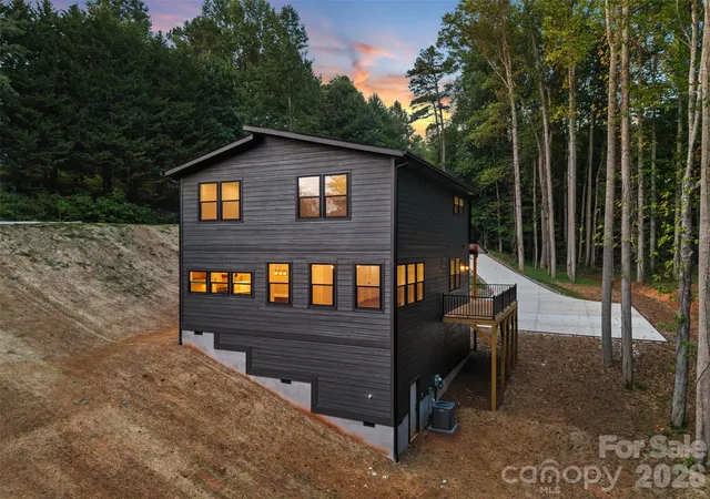 Photo 3 of Single family home for sale at 129 Quiet Woods Dr, Leicester, NC 28748 | MLS# 4417531 | Listing updated on 2026-10-20