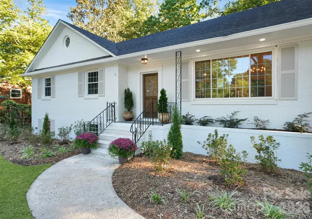 Photo 3 of Single family home for sale at 7527 Gayle Ave, Charlotte, NC 28212 | MLS# 4417540 | Listing updated on 2026-10-08