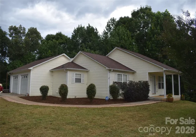Photo 2 of Single family home for sale at 26 Chipmunk Ridge, Marion, NC 28752 | MLS# 4417544 | Listing updated on 2026-09-18