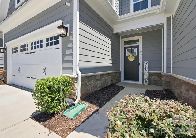 Photo 3 of Townhouse for sale at 270 Hazel Wy, Denver, NC 28037 | MLS# 4417545 | Listing updated on 2026-10-03
