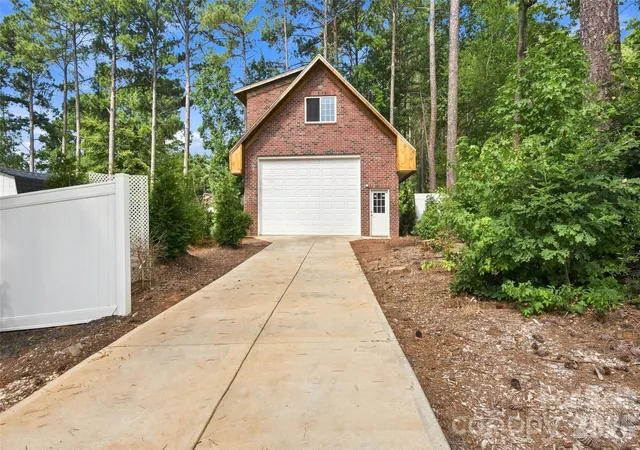 Photo 2 of Single family home for sale at 7189 Windy Pine Cir, Denver, NC 28037 | MLS# 4417549 | Listing updated on 2026-10-07