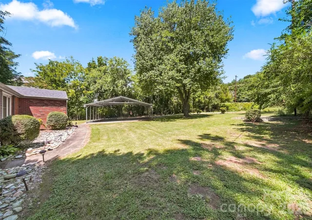 Photo 27 of Single family home for sale at 35 Loudonya Ln, Hickory, NC 28601 | MLS# 4417557 | Listing updated on 2026-08-27