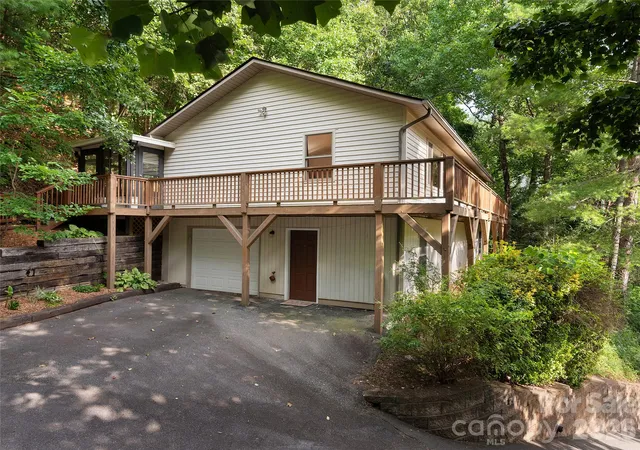 Photo 3 of Single family home for sale at 63 Independence Blvd, Asheville, NC 28805 | MLS# 4417559 | Listing updated on 2026-10-09