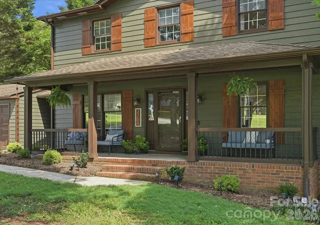 Photo 3 of Sale Pending at 2709 Stockwood Dr, Gastonia, NC 28056 | MLS# 4417564 | Listing updated on 2026-10-02