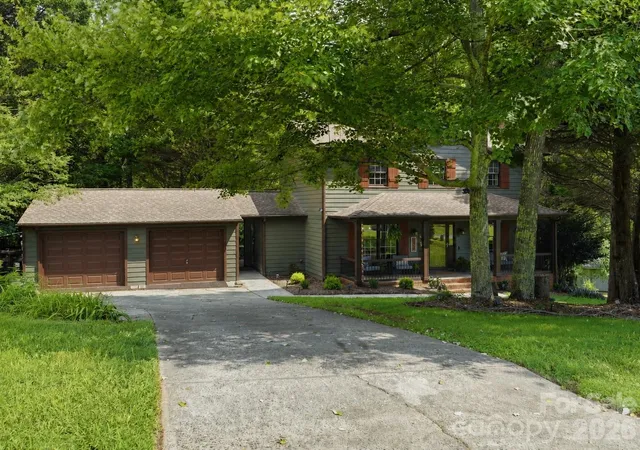 Photo 3 of Sale Pending at 2709 Stockwood Dr, Gastonia, NC 28056 | MLS# 4417564 | Listing updated on 2026-10-02