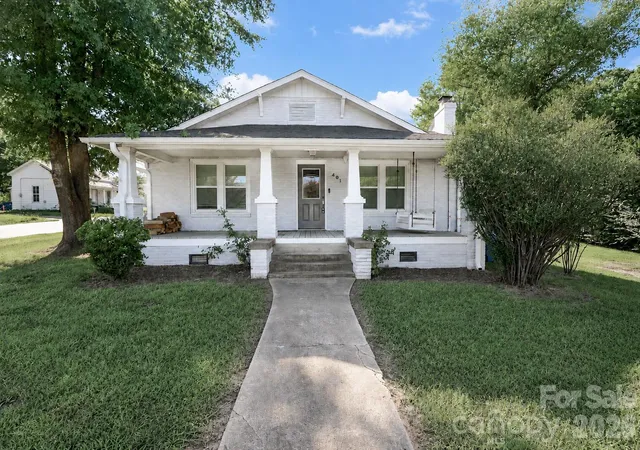 1st image of 401 N Oakland Ave, Statesville, NC 28677 | MLS# 4417587