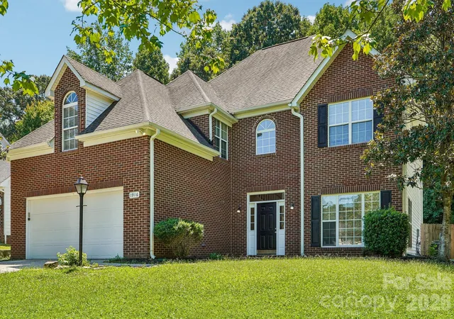 Photo 2 of Single family home for sale at 1916 Wilrose Pl, Matthews, NC 28105 | MLS# 4417599 | Listing updated on 2026-10-12
