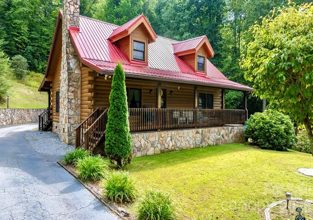 Photo 1 of Single family home for sale at 100 Goose Crk Rd, Marion, NC 28752 | MLS# 4417607 | Listing updated on 2026-09-02