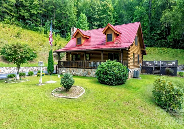 Photo 3 of Single family home for sale at 100 Goose Crk Rd, Marion, NC 28752 | MLS# 4417607 | Listing updated on 2026-09-02