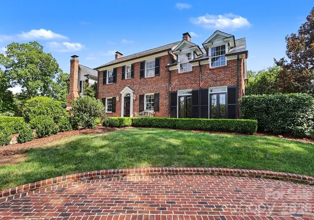Photo 3 of Mansion for sale at 1401 Queens Rd W, Charlotte, NC 28207 | MLS# 4417618 | Listing updated on 2026-09-22