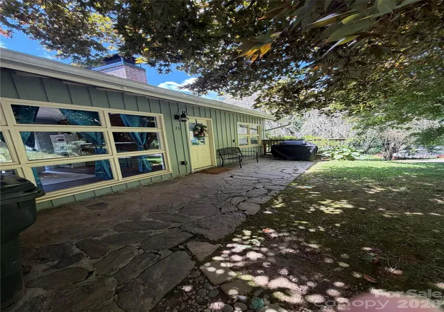 Photo 3 of Single family home for sale at 26 Grimball Dr, Waynesville, NC 28786 | MLS# 4417619 | Listing updated on 2026-10-01