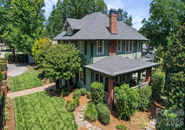 Photo 2 of Single family home for sale at 424 S York St, Gastonia, NC 28052 | MLS# 4417624 | Listing updated on 2026-10-06