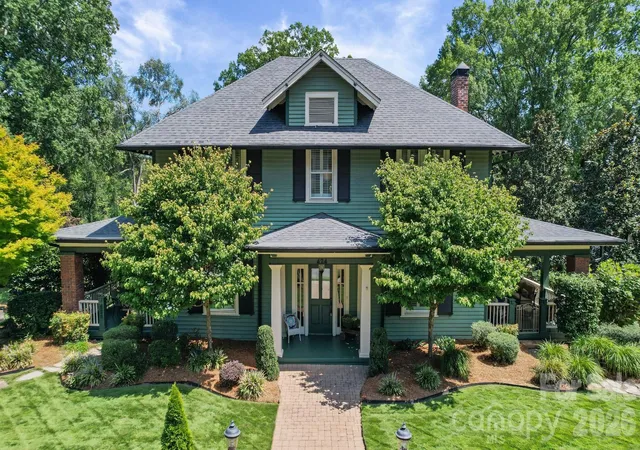 Photo 3 of Single family home for sale at 424 S York St, Gastonia, NC 28052 | MLS# 4417624 | Listing updated on 2026-10-06