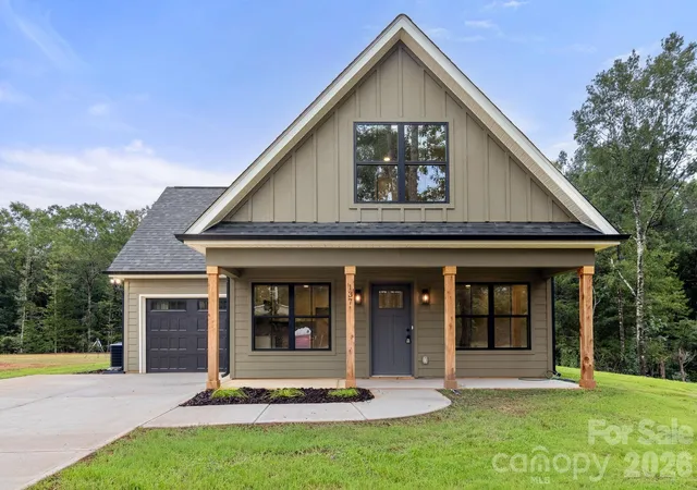 Photo 2 of Single family home for sale at 137 Mccorkle St, York, SC 29745 | MLS# 4417625 | Listing updated on 2026-10-08