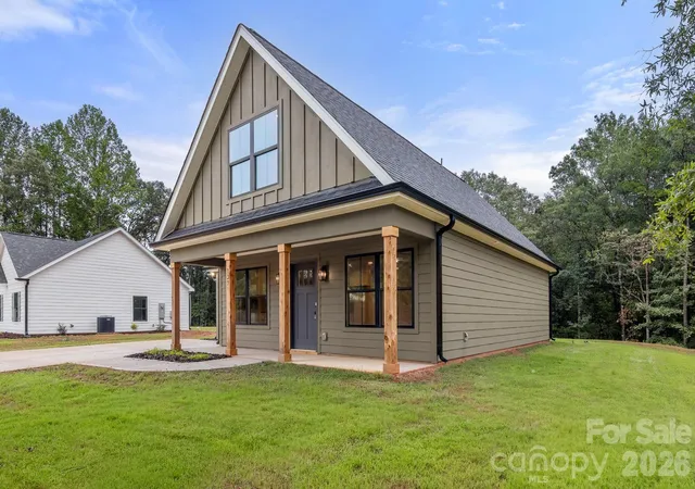 Photo 3 of Single family home for sale at 137 Mccorkle St, York, SC 29745 | MLS# 4417625 | Listing updated on 2026-10-08