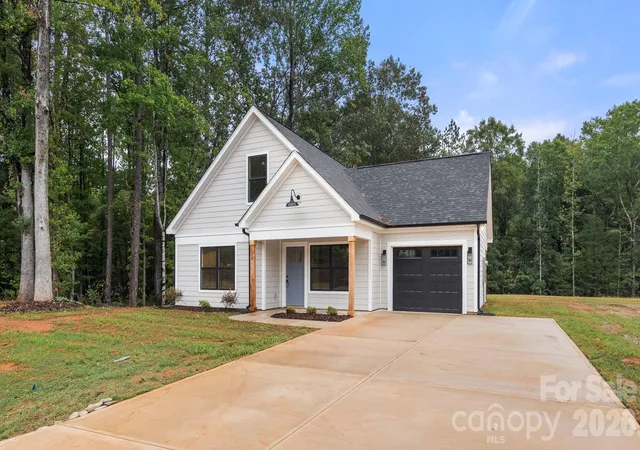 Photo 3 of Single family home for sale at 125 Mccorkle St, York, SC 29745 | MLS# 4417631 | Listing updated on 2026-10-08