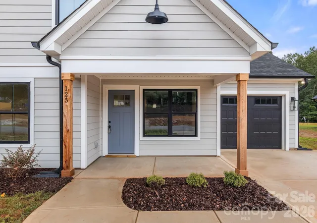 Photo 3 of Single family home for sale at 125 Mccorkle St, York, SC 29745 | MLS# 4417631 | Listing updated on 2026-10-08