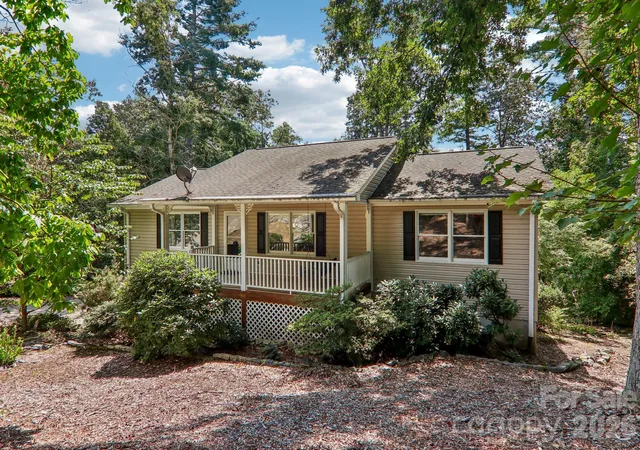 2nd image of 7 Maple Leaf Dr, Hendersonville, NC 28739 | MLS# 4417635