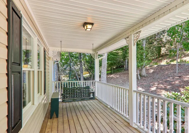 Photo 2 of Single family home for sale at 7 Maple Leaf Dr, Hendersonville, NC 28739 | MLS# 4417635 | Listing updated on 2026-10-28