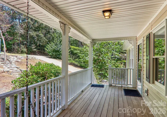 Photo 4 of Single family home for sale at 7 Maple Leaf Dr, Hendersonville, NC 28739 | MLS# 4417635 | Listing updated on 2026-10-28