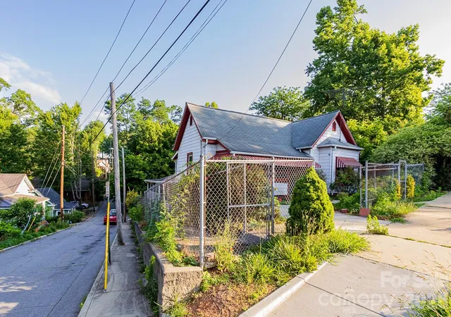 Photo 2 of Single family home for sale at 91 Clingman Ave, Asheville, NC 28801 | MLS# 4417638 | Listing updated on 2026-10-28