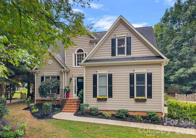 Photo 1 of Single family home for sale at 12507 Angel Oak Dr, Huntersville, NC 28078 | MLS# 4417644 | Listing updated on 2026-09-06