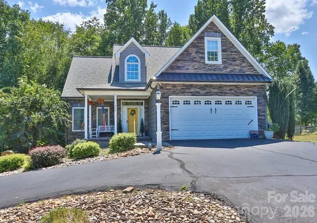 Photo 1 of Single family home for sale at 208 Triplett St, Jonesville, NC 28642 | MLS# 4417660 | Listing updated on 2026-08-27