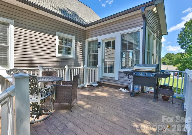 Photo 4 of Single family home for sale at 208 Triplett St, Jonesville, NC 28642 | MLS# 4417660 | Listing updated on 2026-10-13