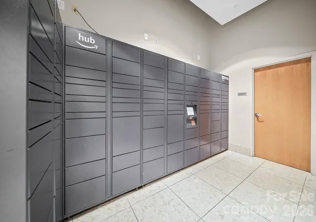 Listing Photo 2 - Condo for sale in The Avenue Condominiums located at 210 N Church St, Charlotte, NC 28202 - Unit #1414
