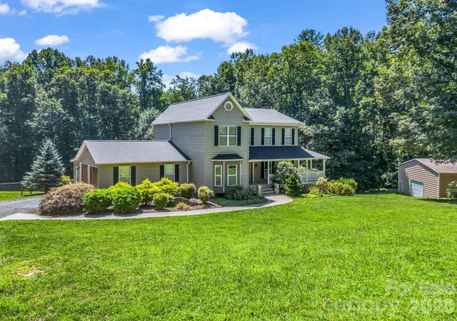 Photo 3 of Single family home for sale at 69 Ivy Ln, Fletcher, NC 28732 | MLS# 4417704 | Listing updated on 2026-09-23