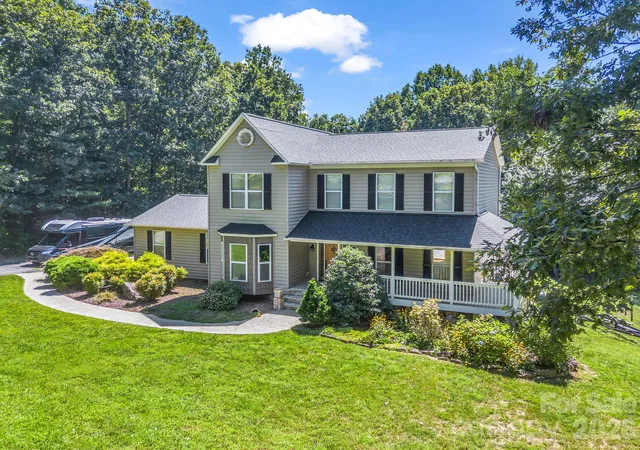 Photo 3 of Single family home for sale at 69 Ivy Ln, Fletcher, NC 28732 | MLS# 4417704 | Listing updated on 2026-09-23