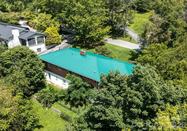 Photo 3 of Single family home for sale at 150 Stratford Rd, Asheville, NC 28804 | MLS# 4417714 | Listing updated on 2026-09-30