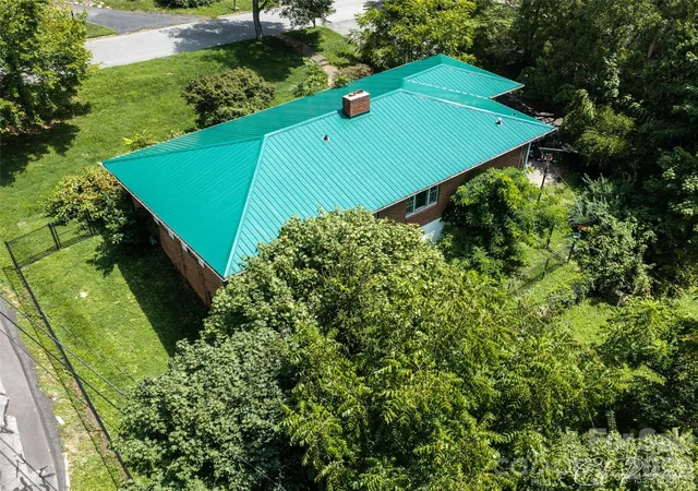 Photo 3 of Single family home for sale at 150 Stratford Rd, Asheville, NC 28804 | MLS# 4417714 | Listing updated on 2026-09-30