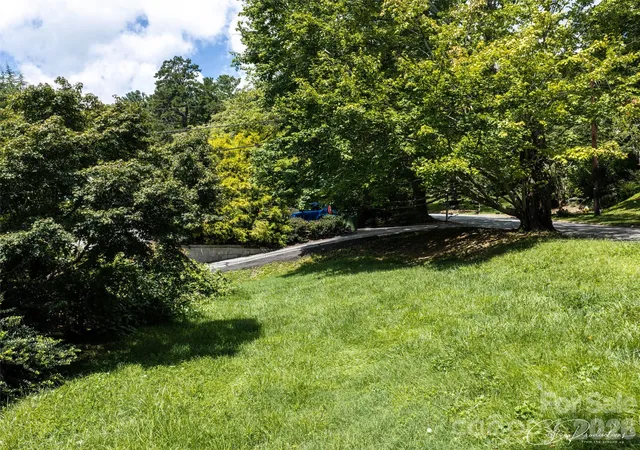 Photo 4 of Single family home for sale at 150 Stratford Rd, Asheville, NC 28804 | MLS# 4417714 | Listing updated on 2026-09-30