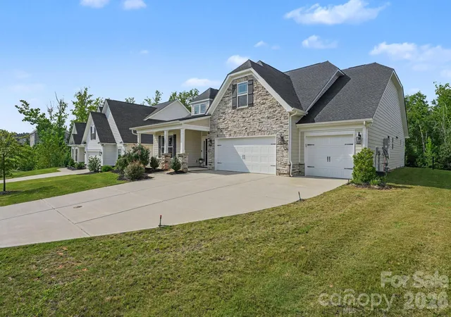 Photo 3 of Single family home for sale at 6858 Hunts Mesa Dr, Fort Mill, SC 29707 | MLS# 4417720 | Listing updated on 2026-08-31