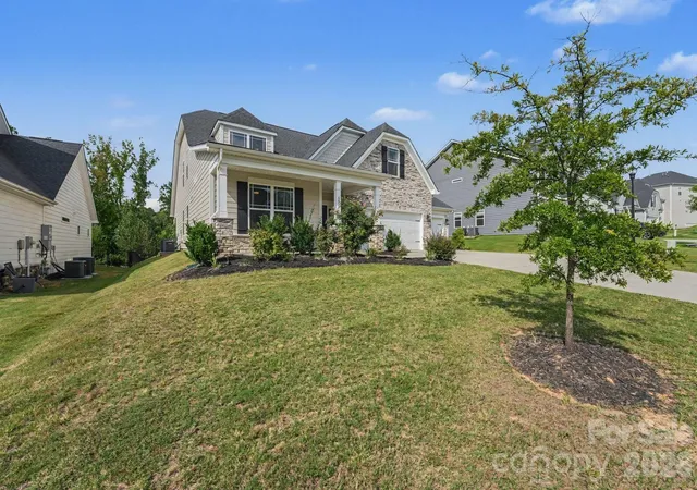 Photo 4 of Single family home for sale at 6858 Hunts Mesa Dr, Fort Mill, SC 29707 | MLS# 4417720 | Listing updated on 2026-08-31
