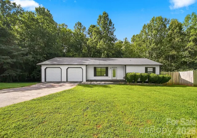 Photo 3 of Sale Pending at 2075 South Fork Dr, Morganton, NC 28655 | MLS# 4417735 | Listing updated on 2026-09-01