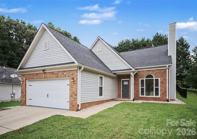 Photo 1 of Single family home for sale at 8500 Woodhill Manor Ct, Charlotte, NC 28215 | MLS# 4417739 | Listing updated on 2026-10-22