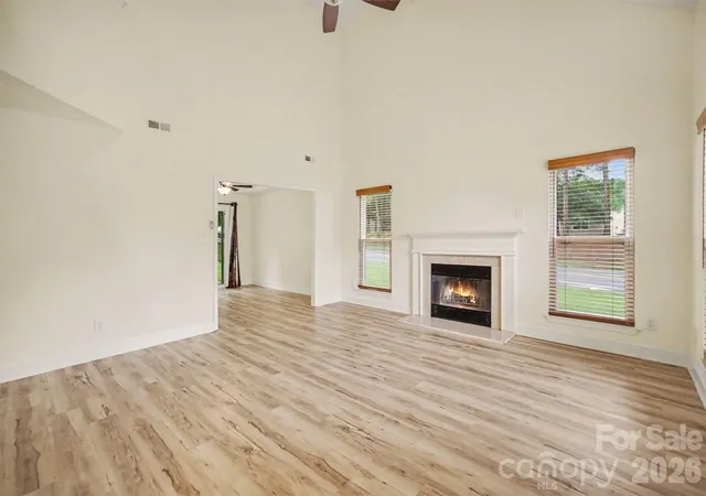 Photo 2 of Single family home for sale at 8500 Woodhill Manor Ct, Charlotte, NC 28215 | MLS# 4417739 | Listing updated on 2026-10-22
