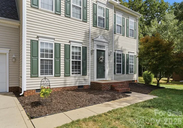 Photo 2 of Single family home for sale at 7202 Red Bush Ct, Indian Trail, NC 28079 | MLS# 4417743 | Listing updated on 2026-10-09