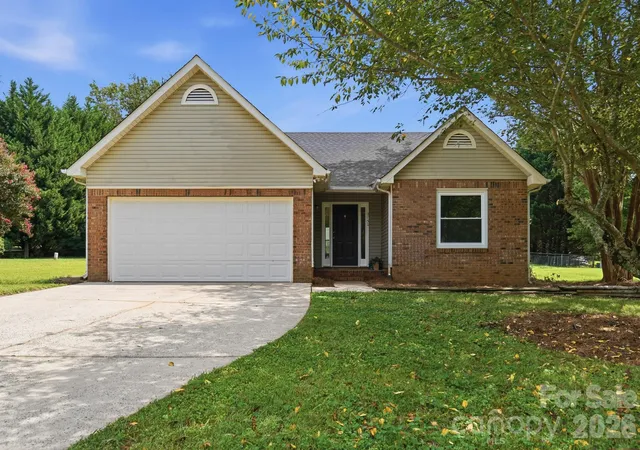 Photo 1 of Single family home for sale at 2730 Briar Trl Ct, Matthews, NC 28104 | MLS# 4417757 | Listing updated on 2026-09-02